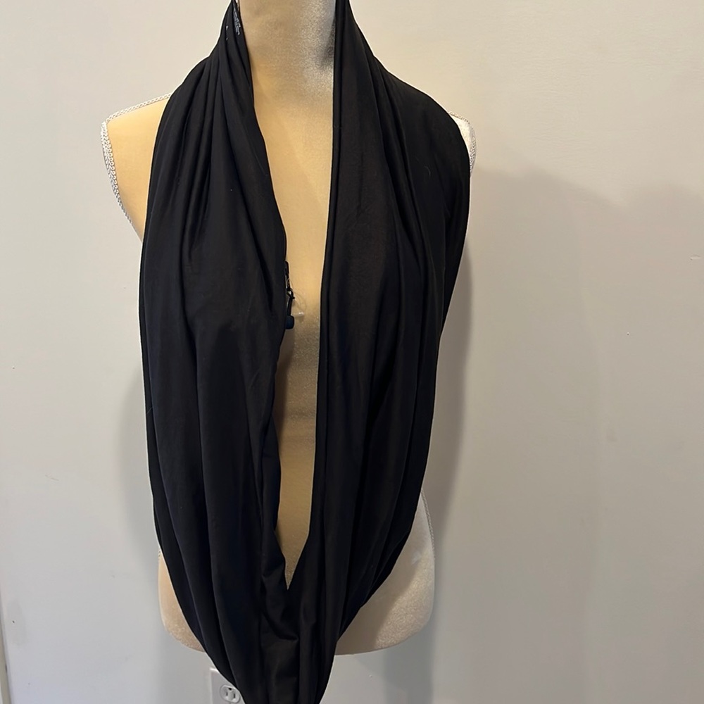 Beyond yoga pocket scarf